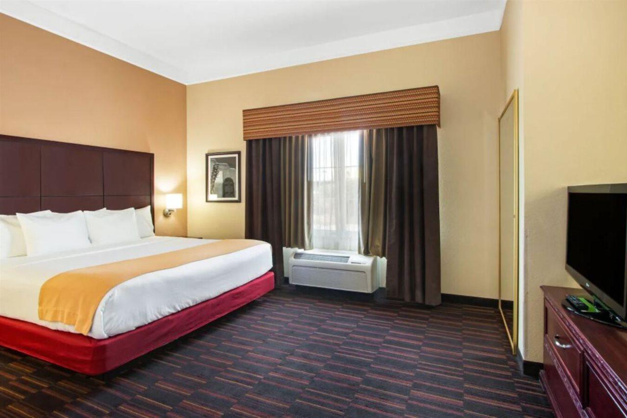 La Quinta Inn & Suites By Wyndham Albuquerque Midtown מראה חיצוני תמונה