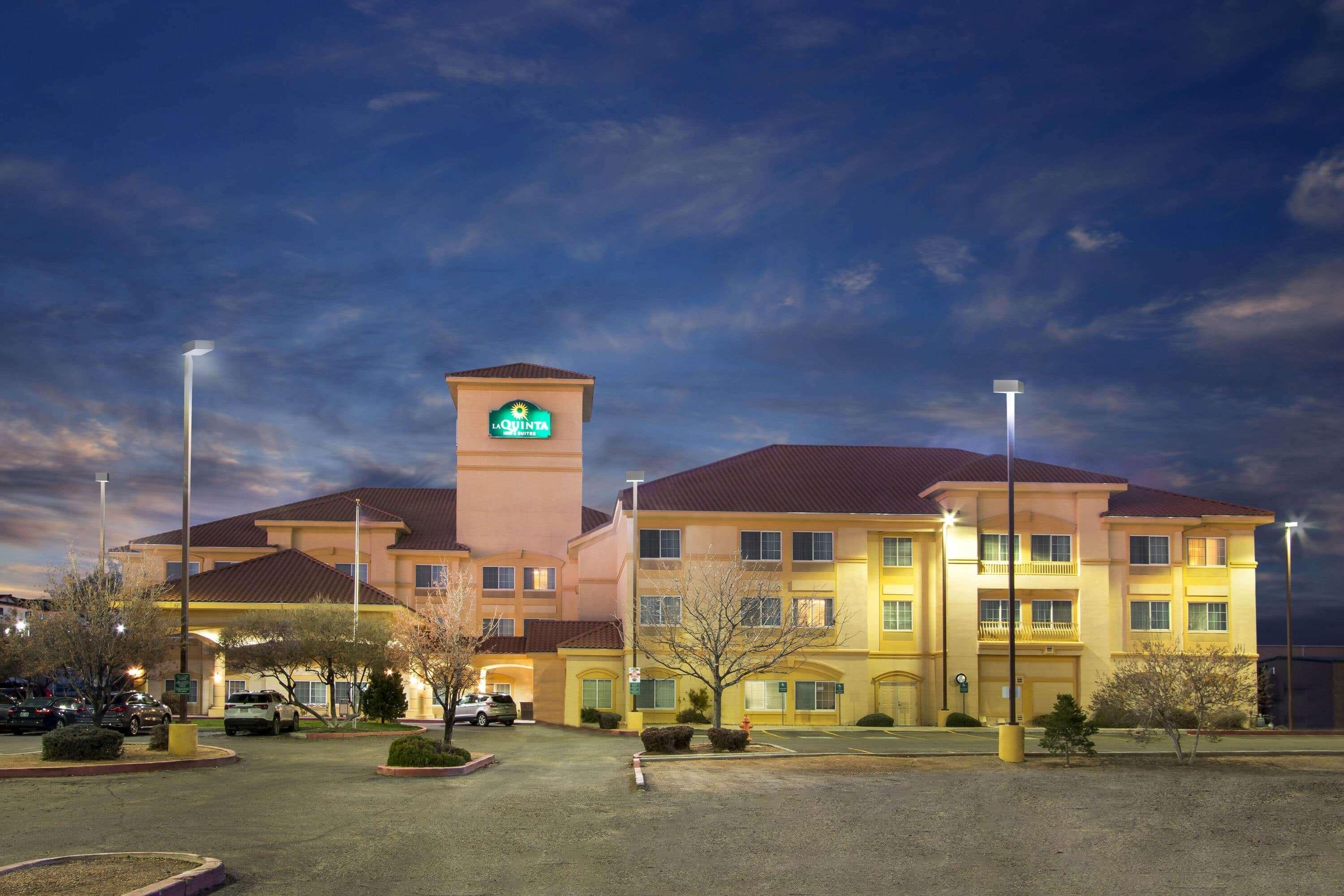 La Quinta Inn & Suites By Wyndham Albuquerque Midtown מראה חיצוני תמונה