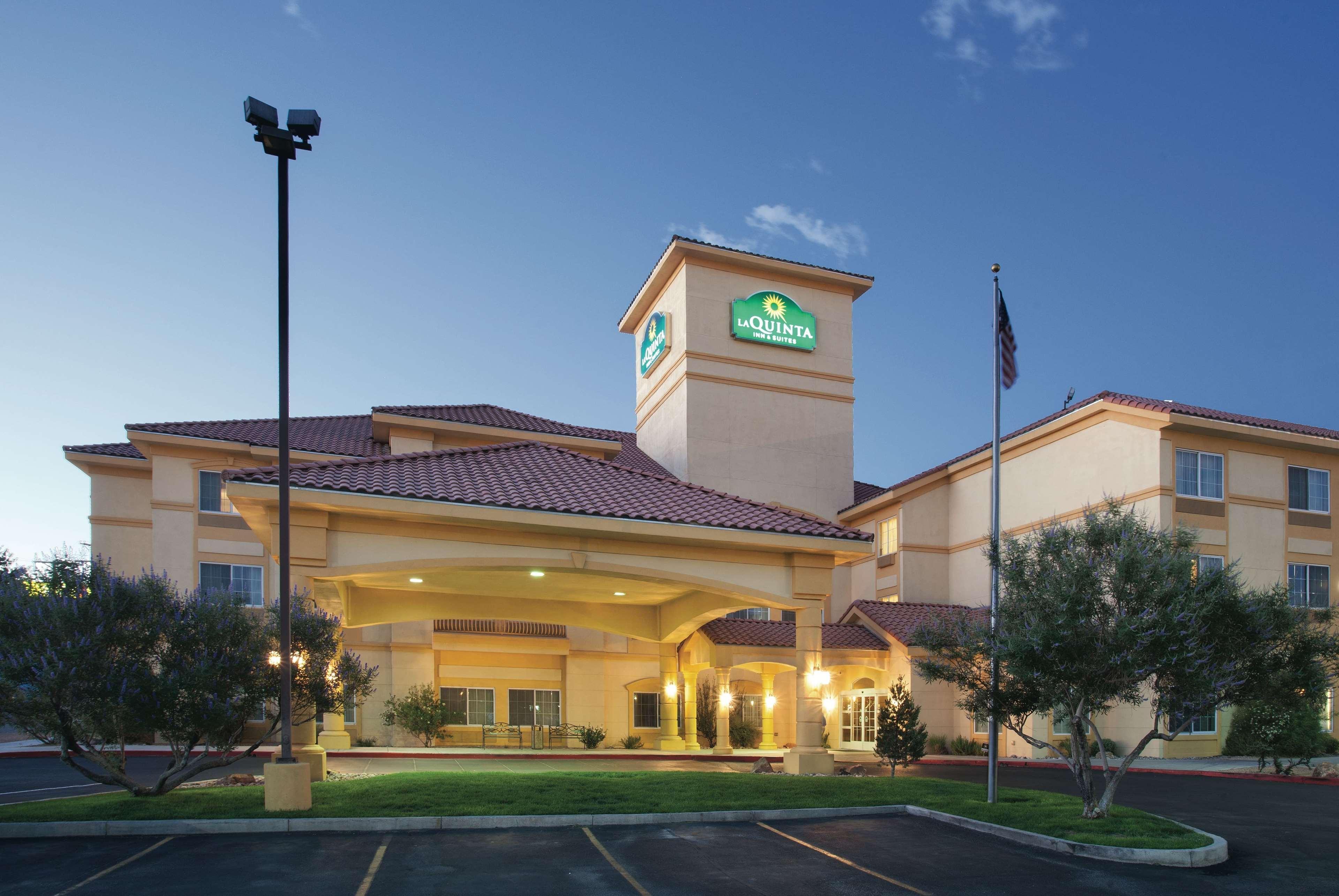 La Quinta Inn & Suites By Wyndham Albuquerque Midtown מראה חיצוני תמונה