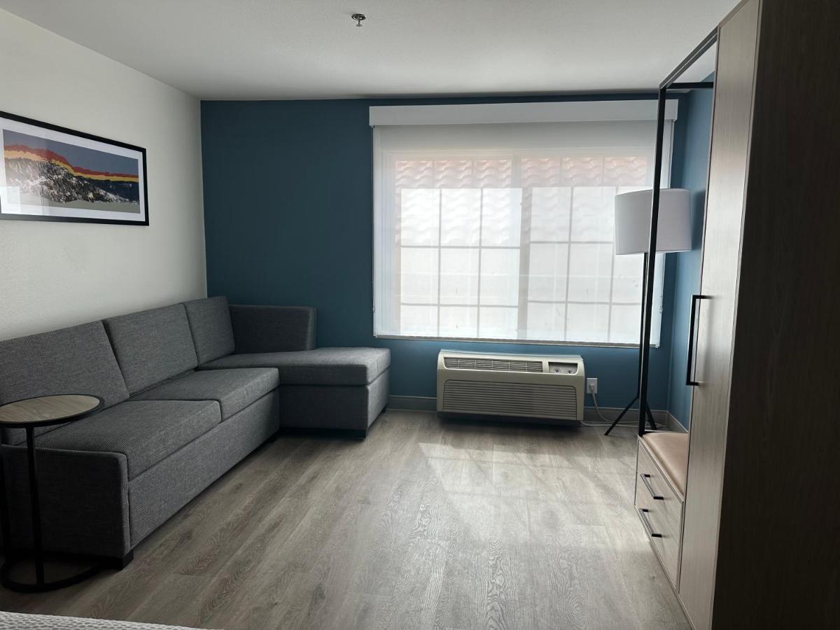 La Quinta Inn & Suites By Wyndham Albuquerque Midtown מראה חיצוני תמונה